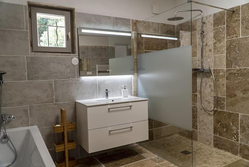 Charmant Rez De Villa Climatise Renove, 90M2 Avec Parking Cassis Exteriér fotografie