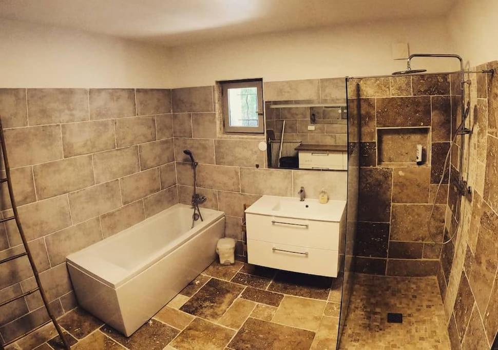 Charmant Rez De Villa Climatise Renove, 90M2 Avec Parking Cassis Exteriér fotografie